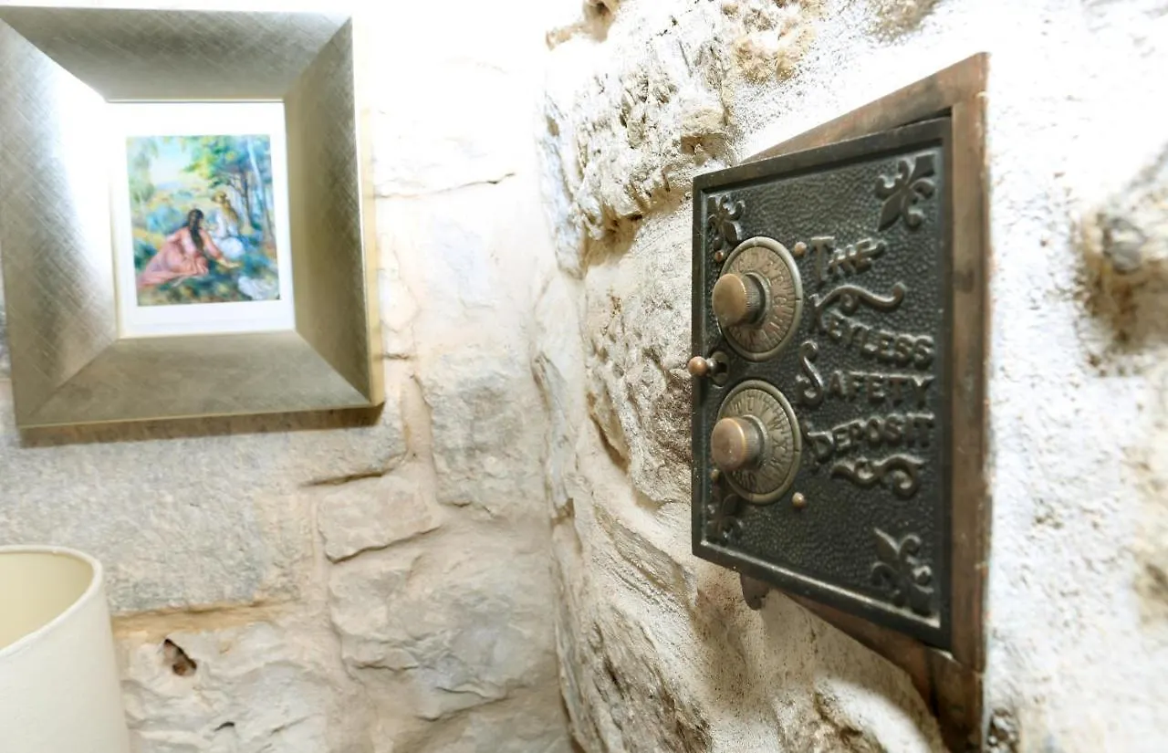 Apartman Palace Wall Residences