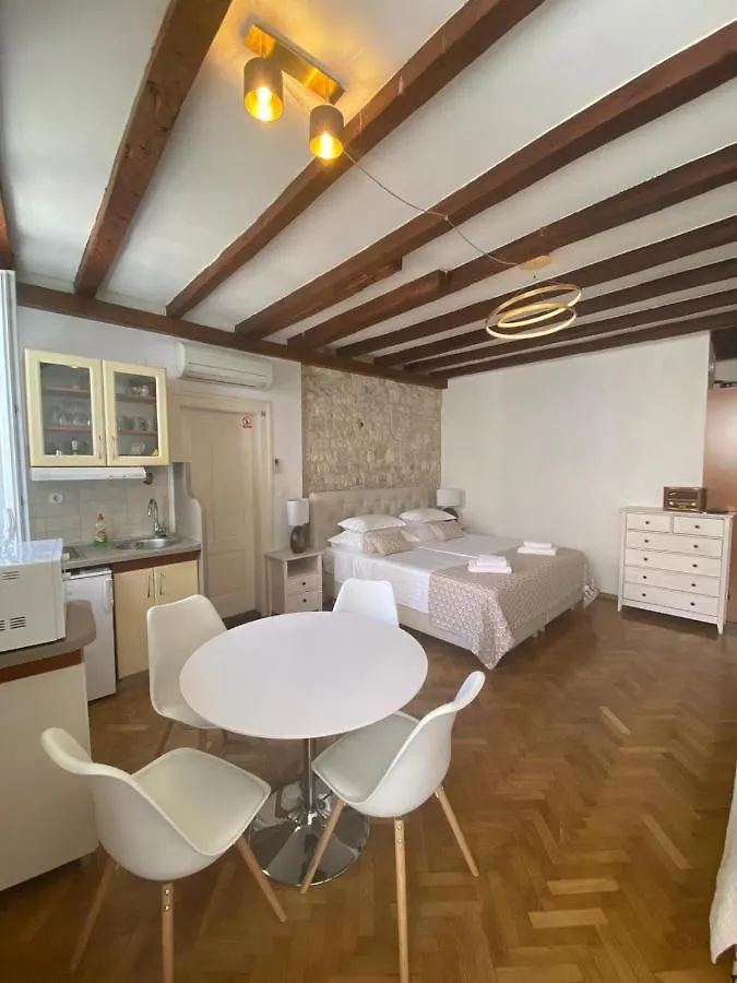Palace Wall Residences Apartman